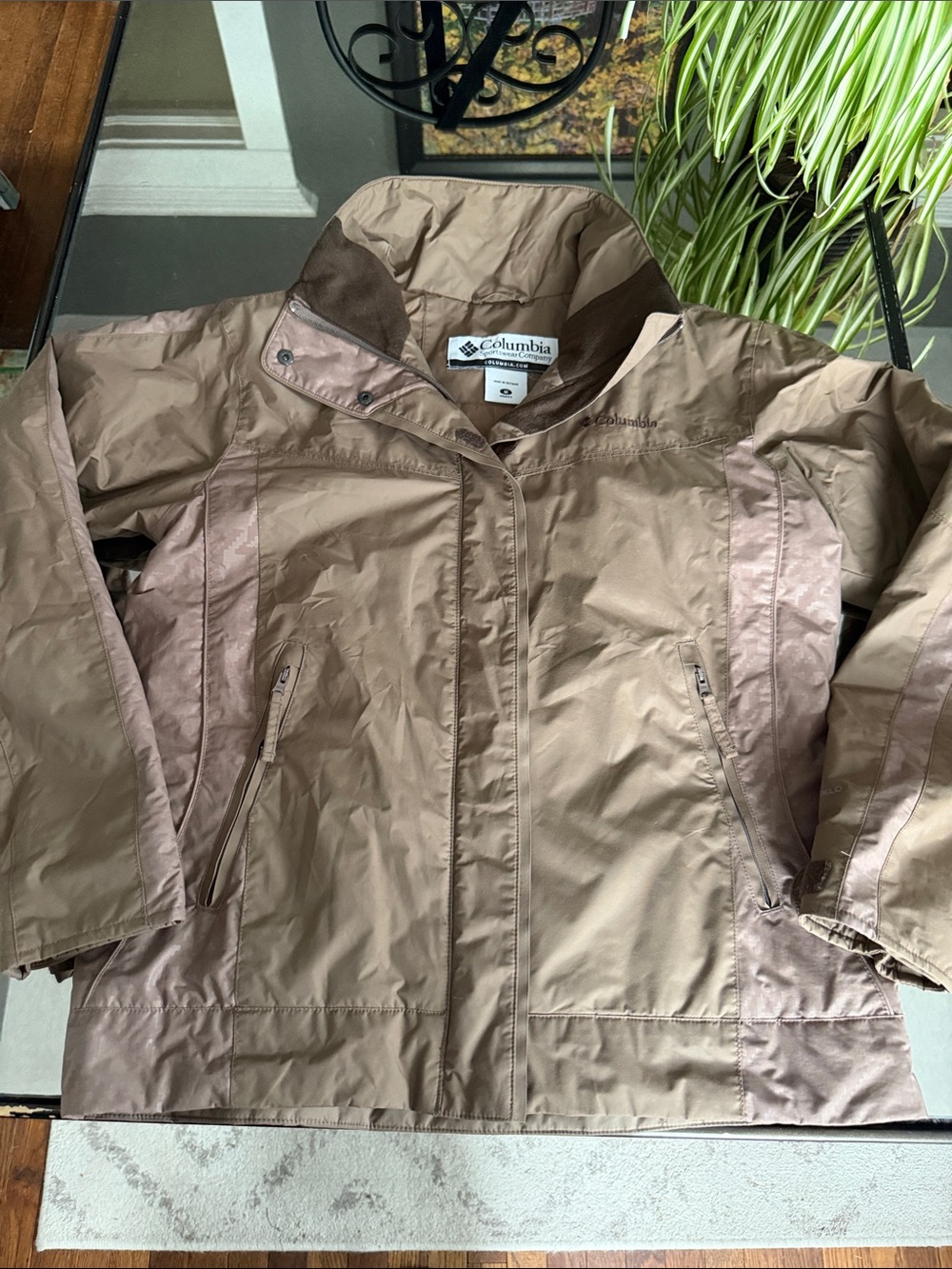 Columbia Omni Shield Light Brown Waterproof Coat/Jacket, Women’s Medium
